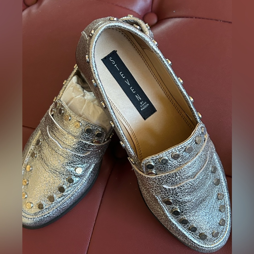 Brand new Steve Madden flats , in box !